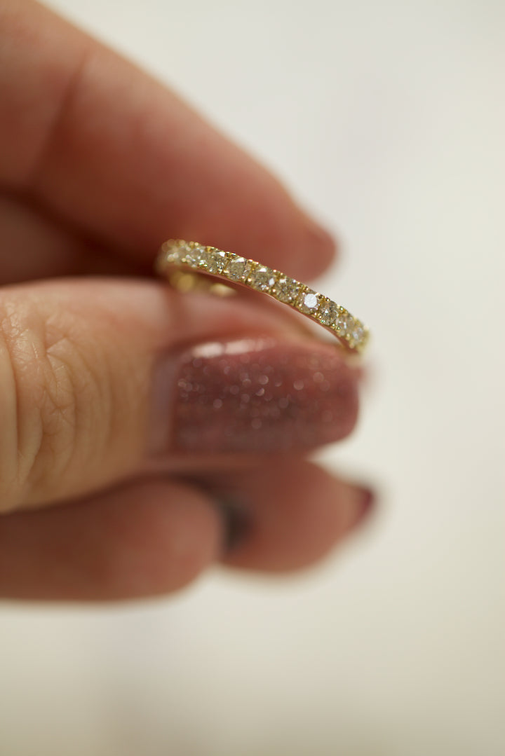 CLASSY DIAMOND RING - 2 MM DIAMONDS