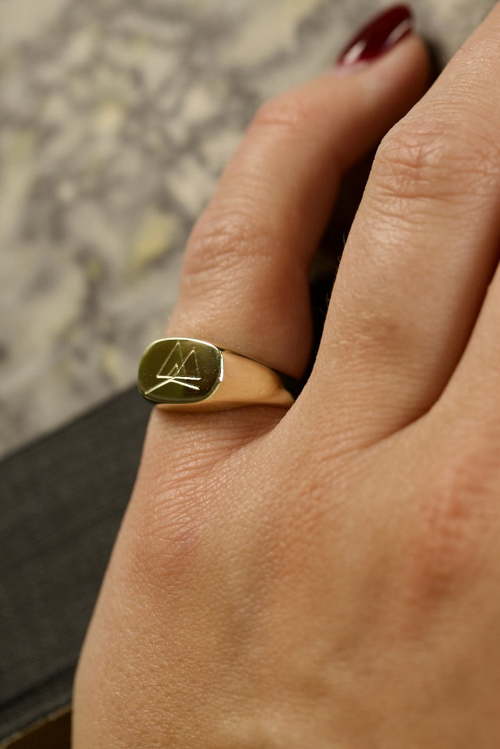 RECTANGULAR SIGNET RING