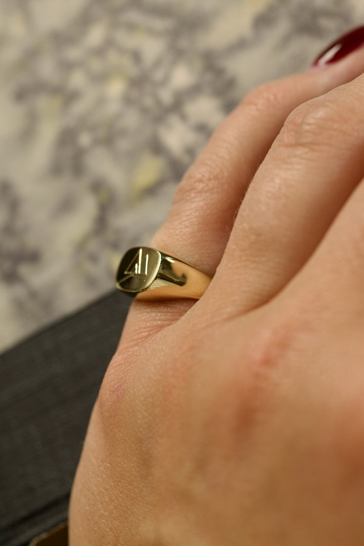 RECTANGULAR SIGNET RING