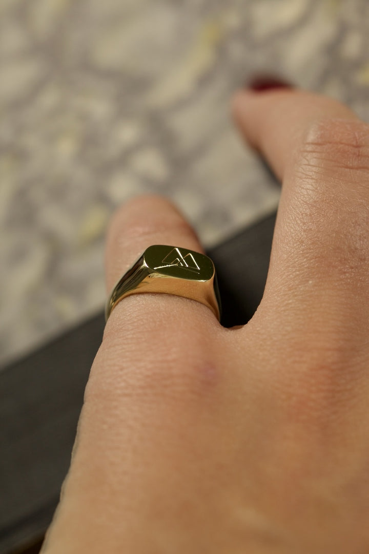 RECTANGULAR SIGNET RING
