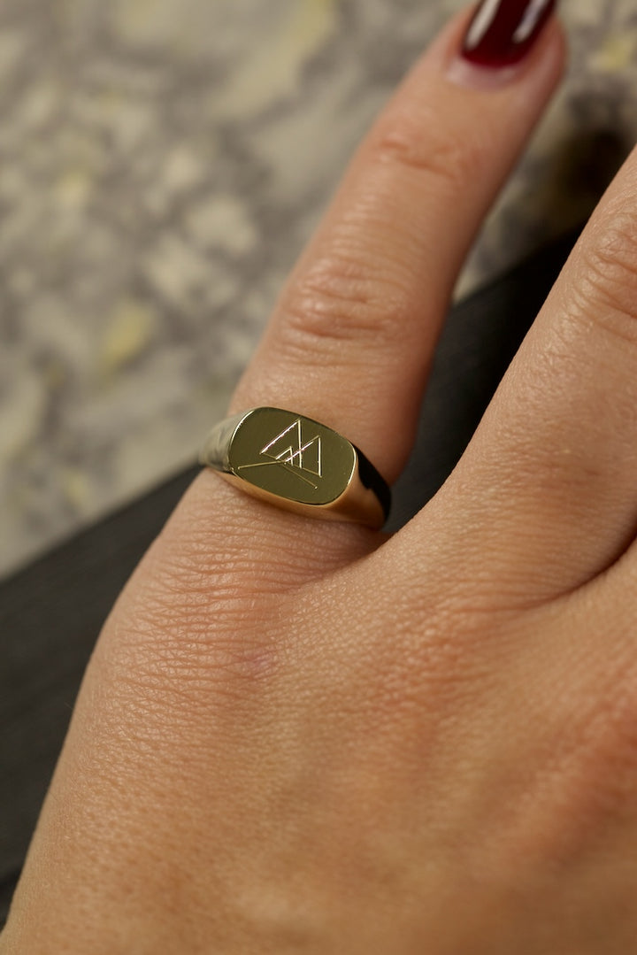 RECTANGULAR SIGNET RING