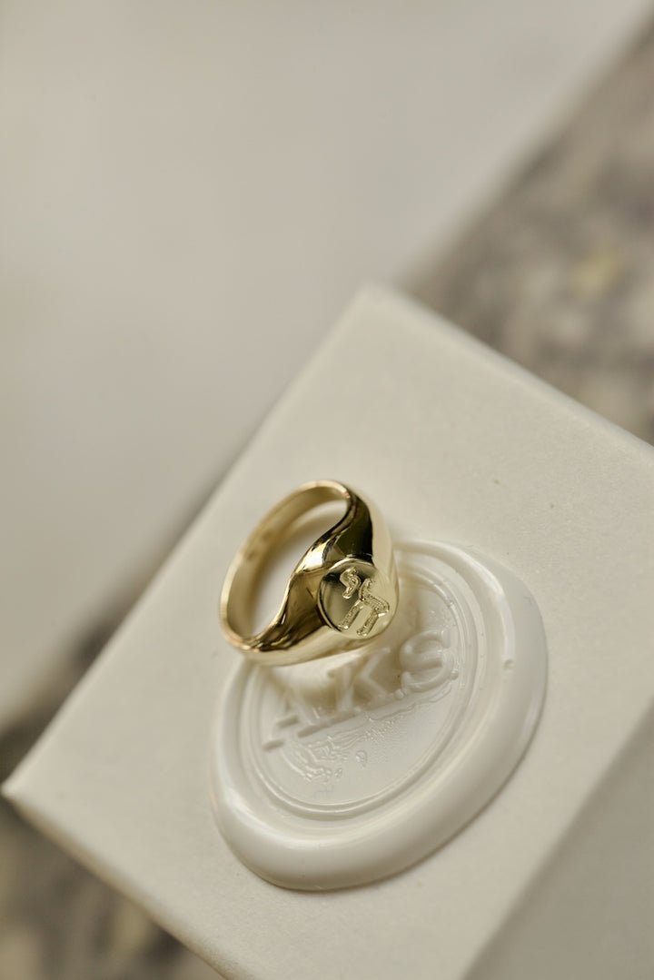 SMALL SIGNET RING