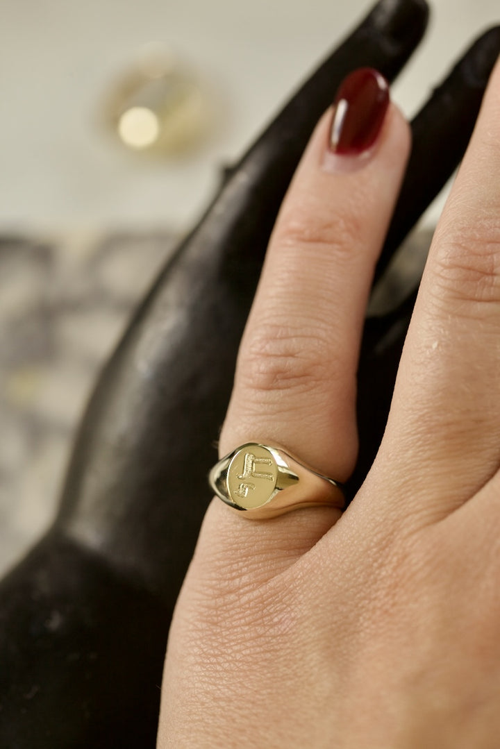 SMALL SIGNET RING