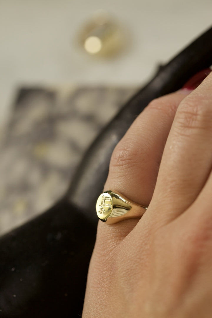 SMALL SIGNET RING