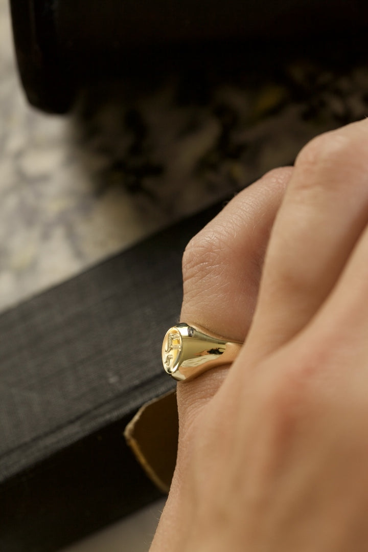 SMALL SIGNET RING