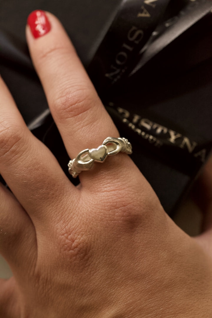 SILVER CLADDAGH RING