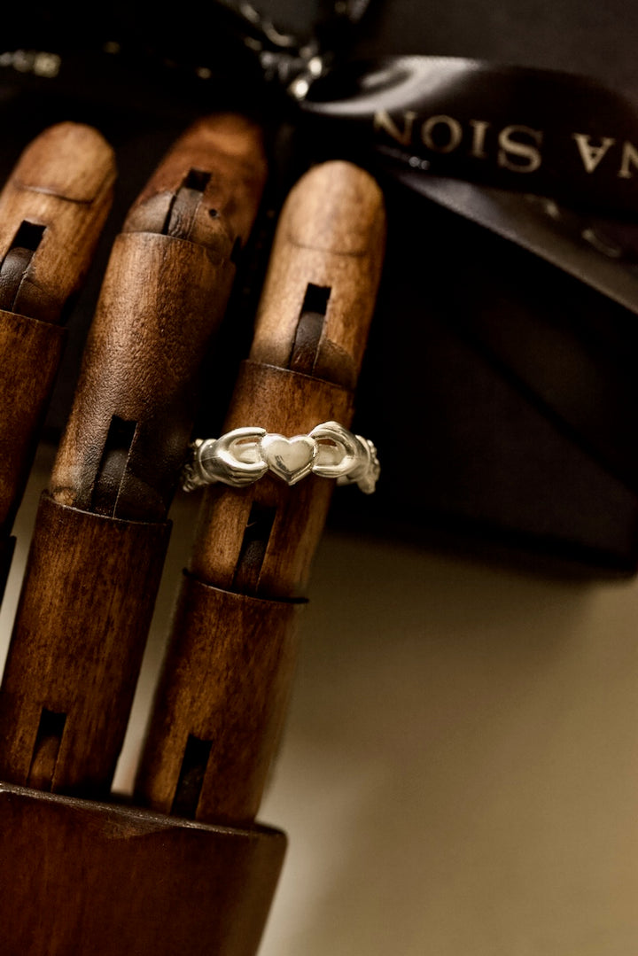 SILVER CLADDAGH RING