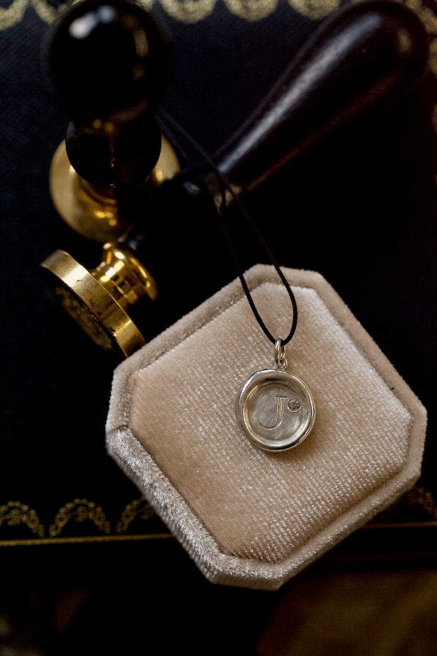 SIGNET PENDANT IN SILVER