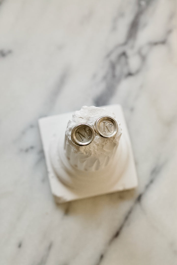 SIGNET STUD EARRINGS IN SILVER