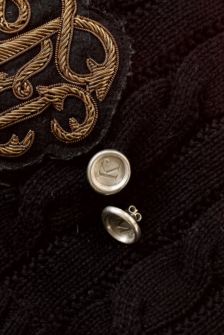 SIGNET STUD EARRINGS IN SILVER