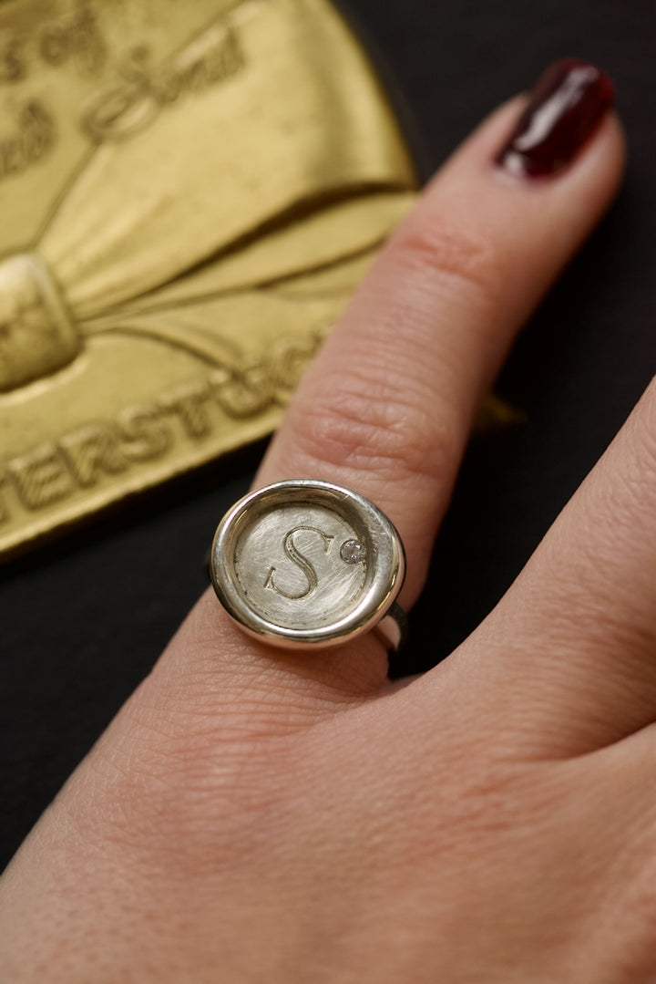 SIGNET RING IN SILVER