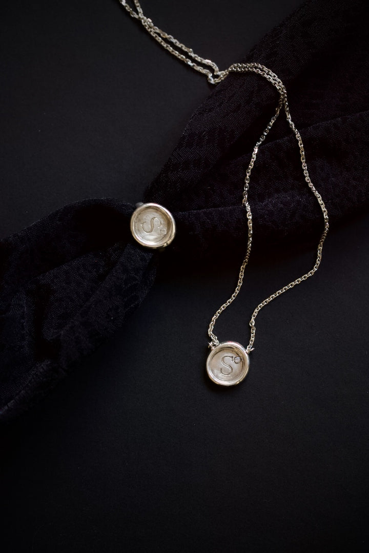 SIGNET NECKLACE IN SILVER