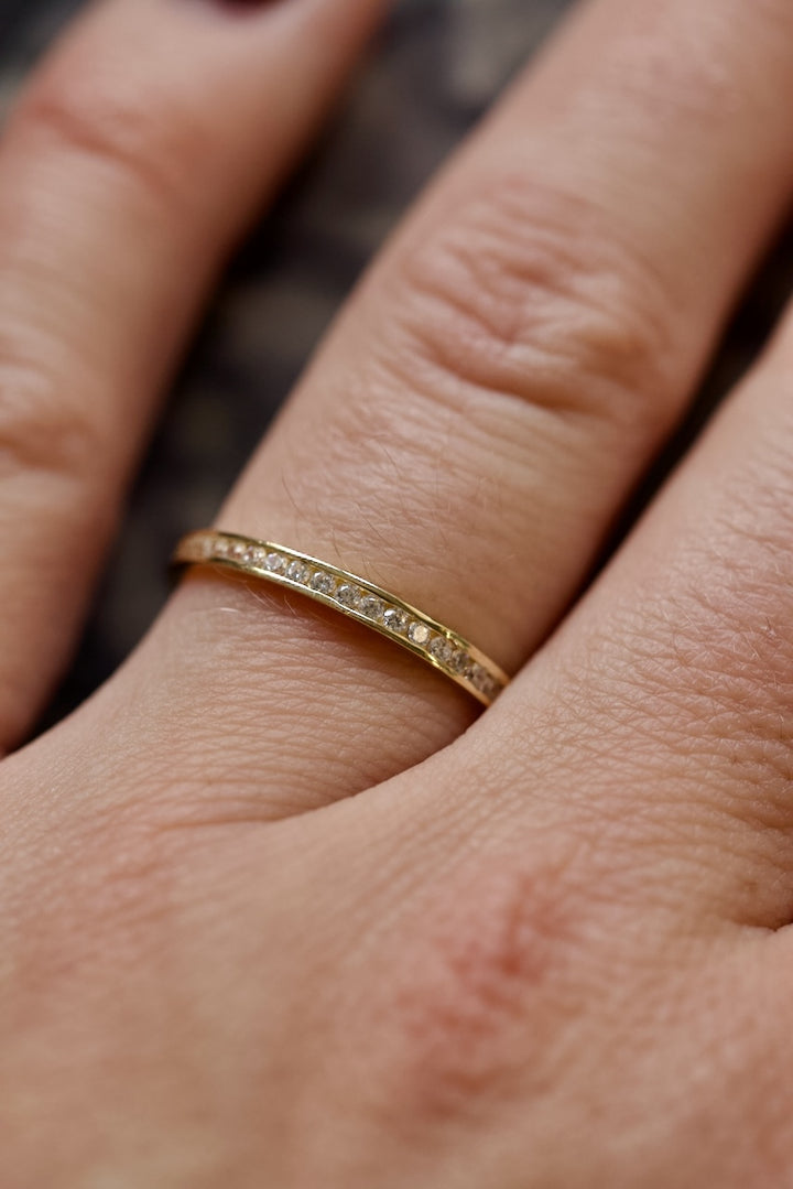 CHANNEL SETTING RING WITH ZIRCONS
