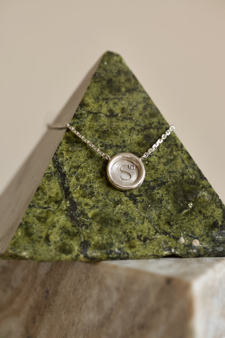 SIGNET NECKLACE IN SILVER