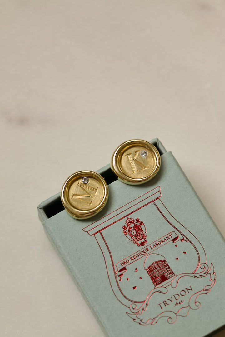 SIGNET STUD EARRINGS IN SILVER