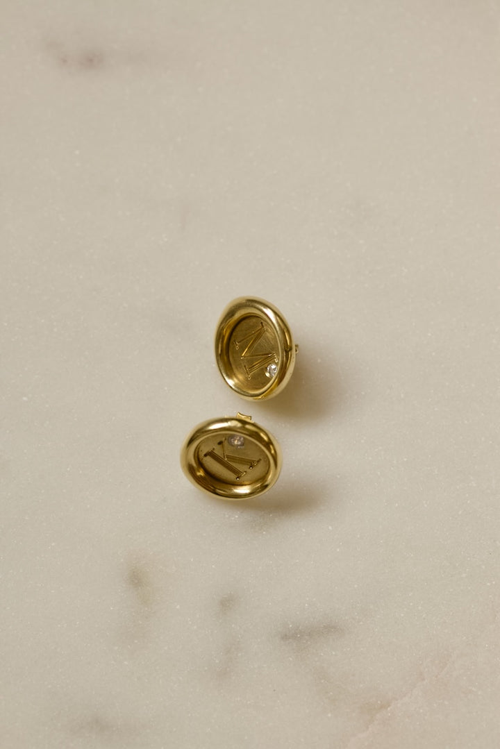 SIGNET STUD EARRINGS IN SILVER