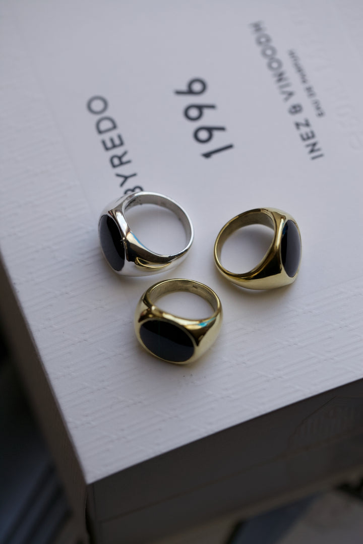 ELISABET SIGNET RING - IN 14K GOLD