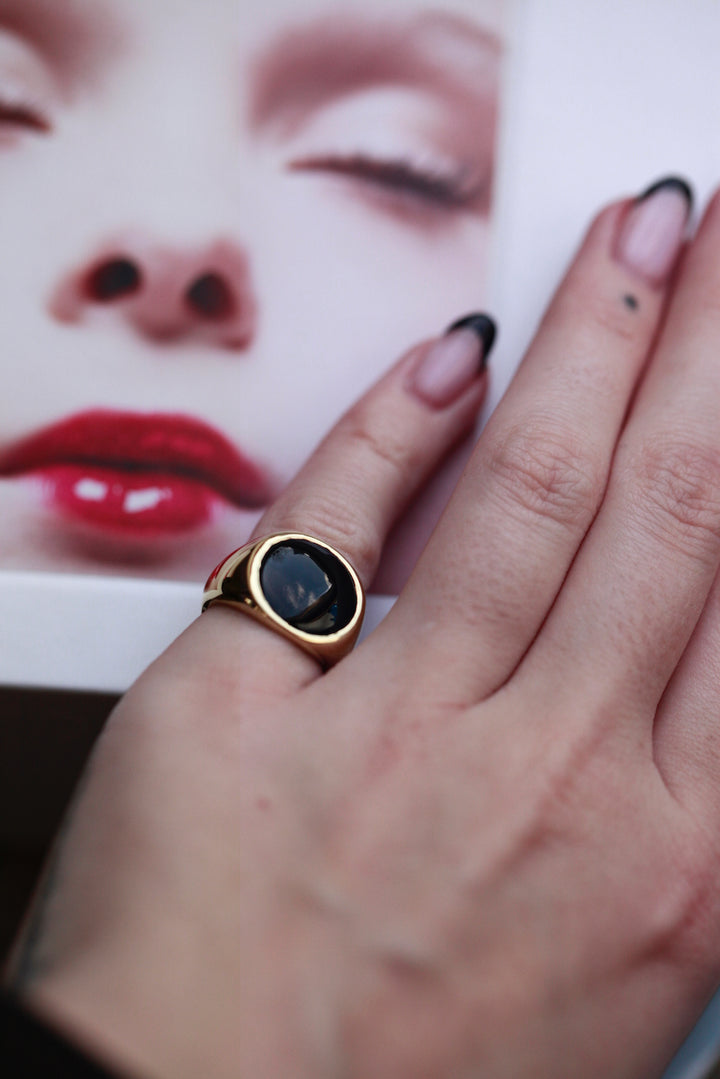 ELISABET SIGNET RING - IN 14K GOLD