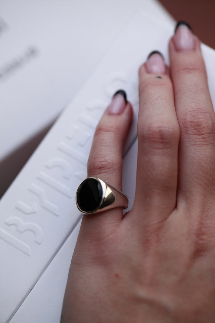 ELISABET SIGNET RING - IN 14K GOLD
