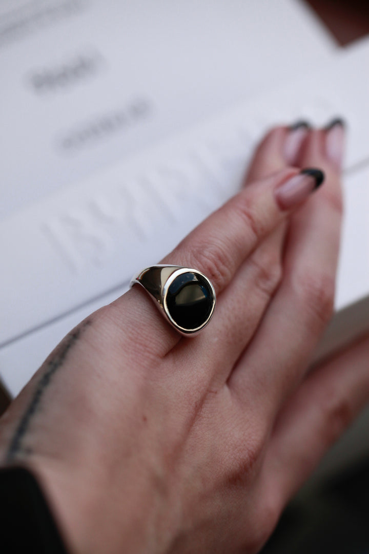 ELISABET SIGNET RING - IN 14K GOLD