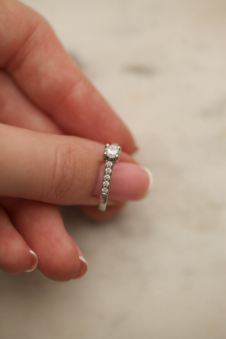 "ROMANCE" ENGAGEMENT RING - 0,25 CARAT DIAMOND
