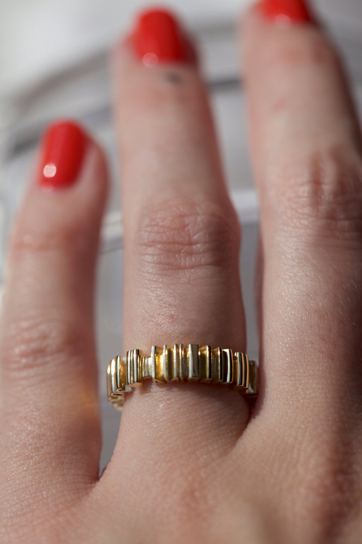 CHAPTER 1 DOUBLE TEXT RING IN 18K GOLD