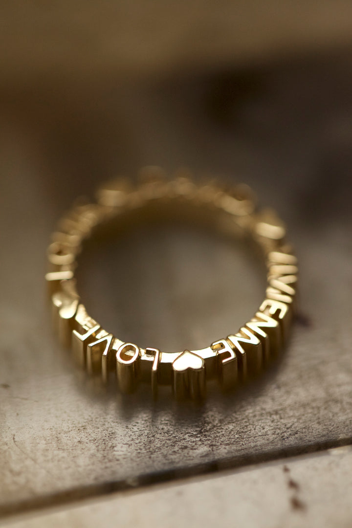CHAPTER 1 DOUBLE TEXT RING IN 18K GOLD