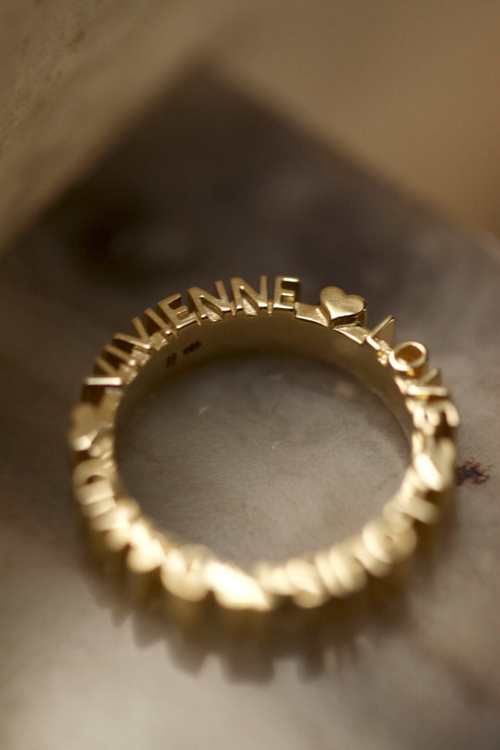 CHAPTER 1 DOUBLE TEXT RING IN 18K GOLD