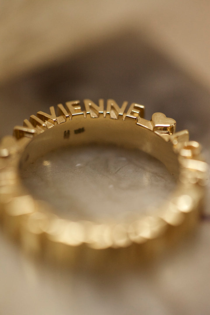 CHAPTER 1 DOUBLE TEXT RING IN 18K GOLD