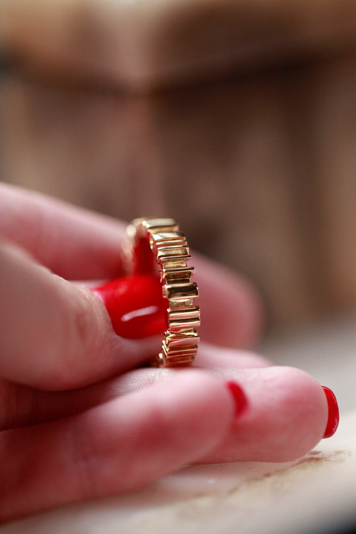 CHAPTER 1 DOUBLE TEXT RING IN 18K GOLD