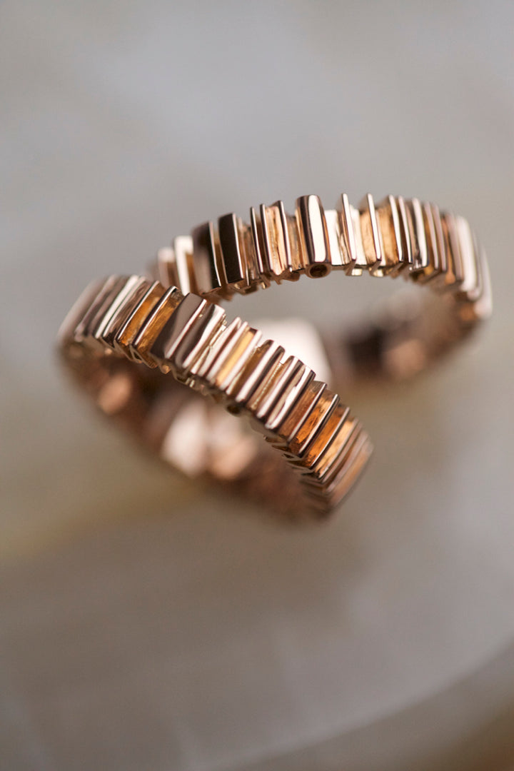 CHAPTER 1 DOUBLE TEXT RING IN 18K GOLD