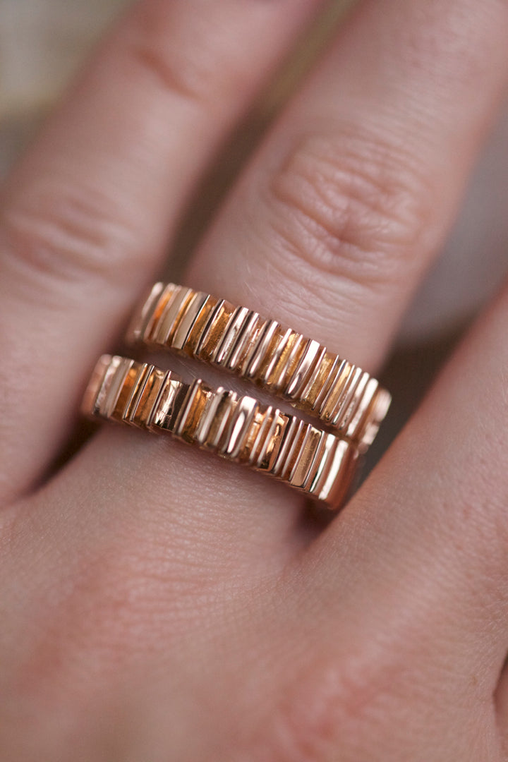 CHAPTER 1 DOUBLE TEXT RING IN 18K GOLD