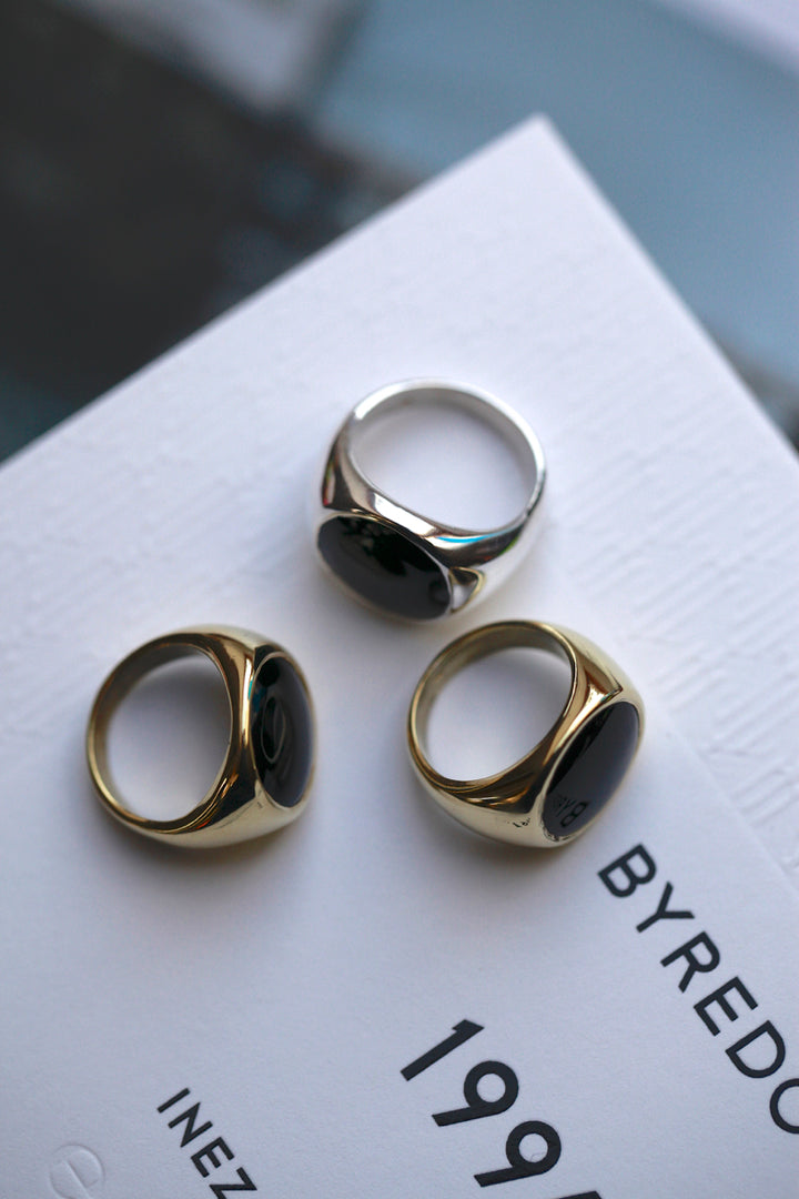 ELISABET SIGNET RING - IN SILVER