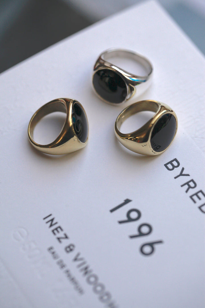 ELISABET SIGNET RING - IN SILVER