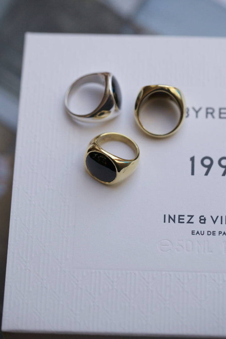 ELISABET SIGNET RING - IN SILVER