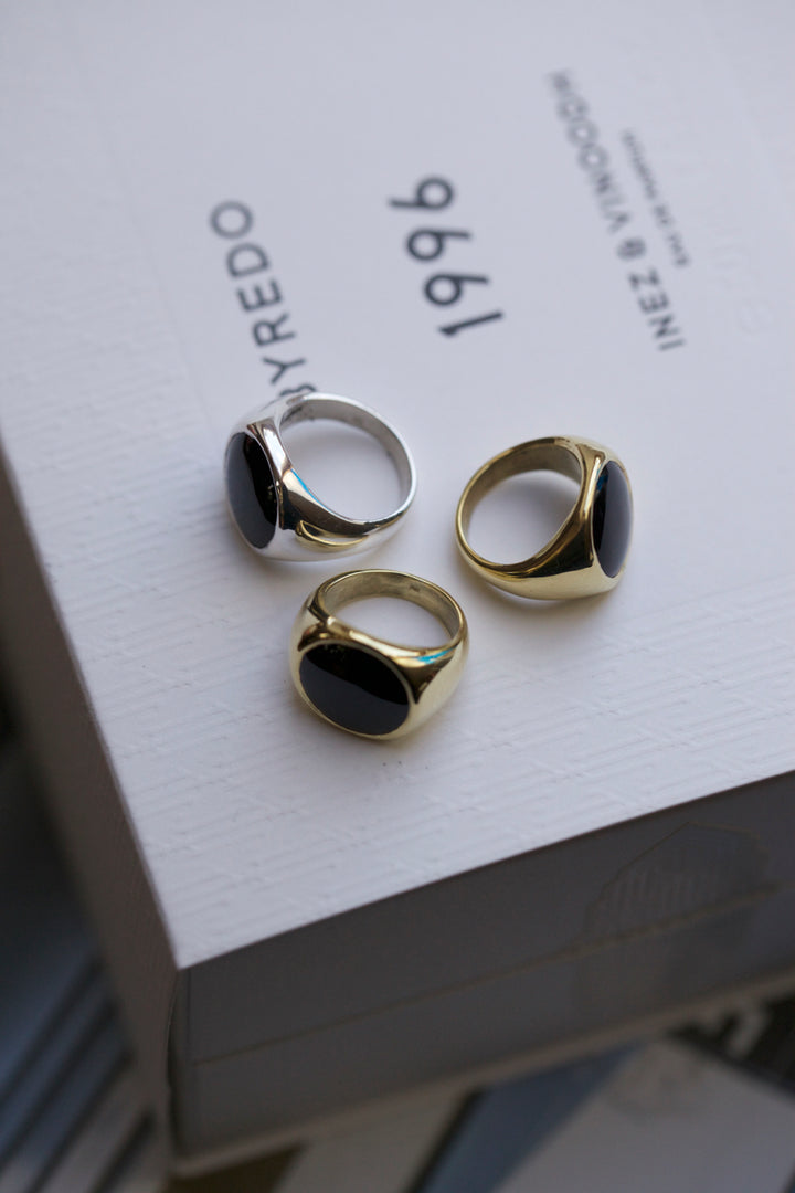 ELISABET SIGNET RING - IN SILVER