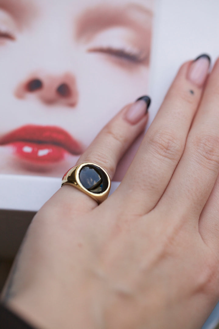ELISABET SIGNET RING - IN SILVER