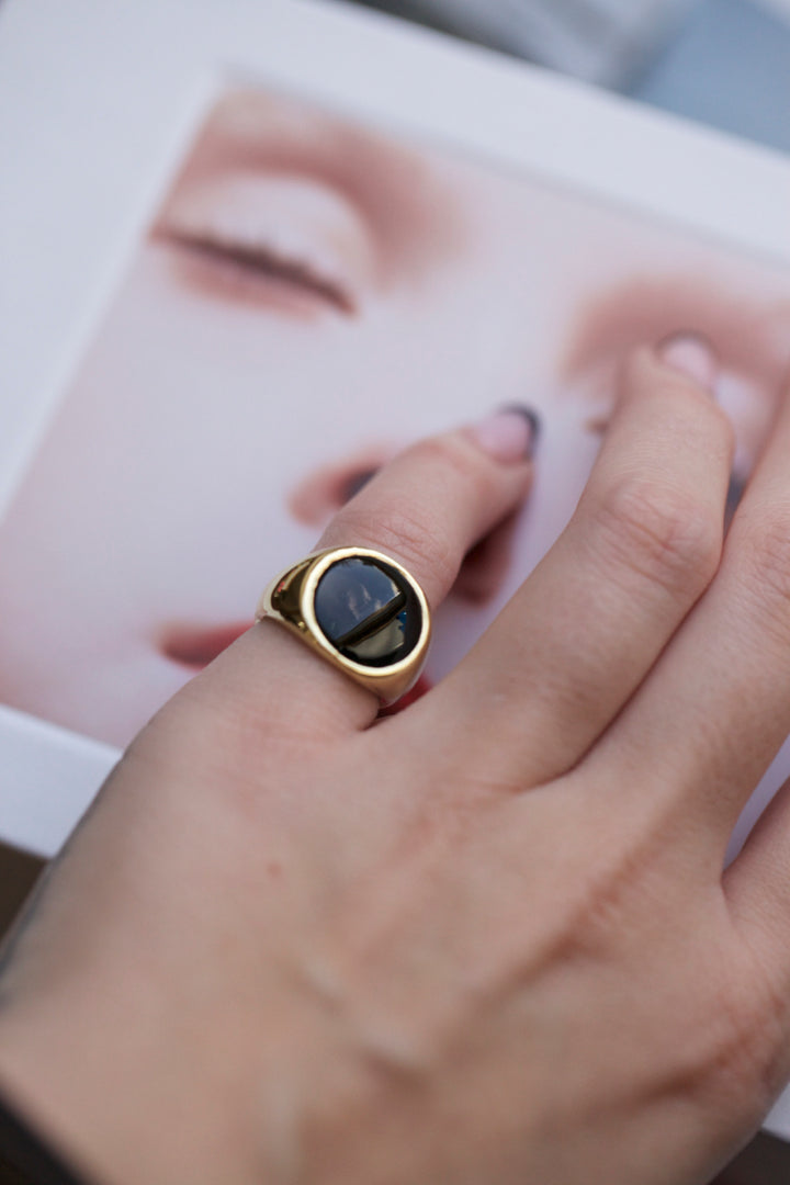 ELISABET SIGNET RING - IN SILVER