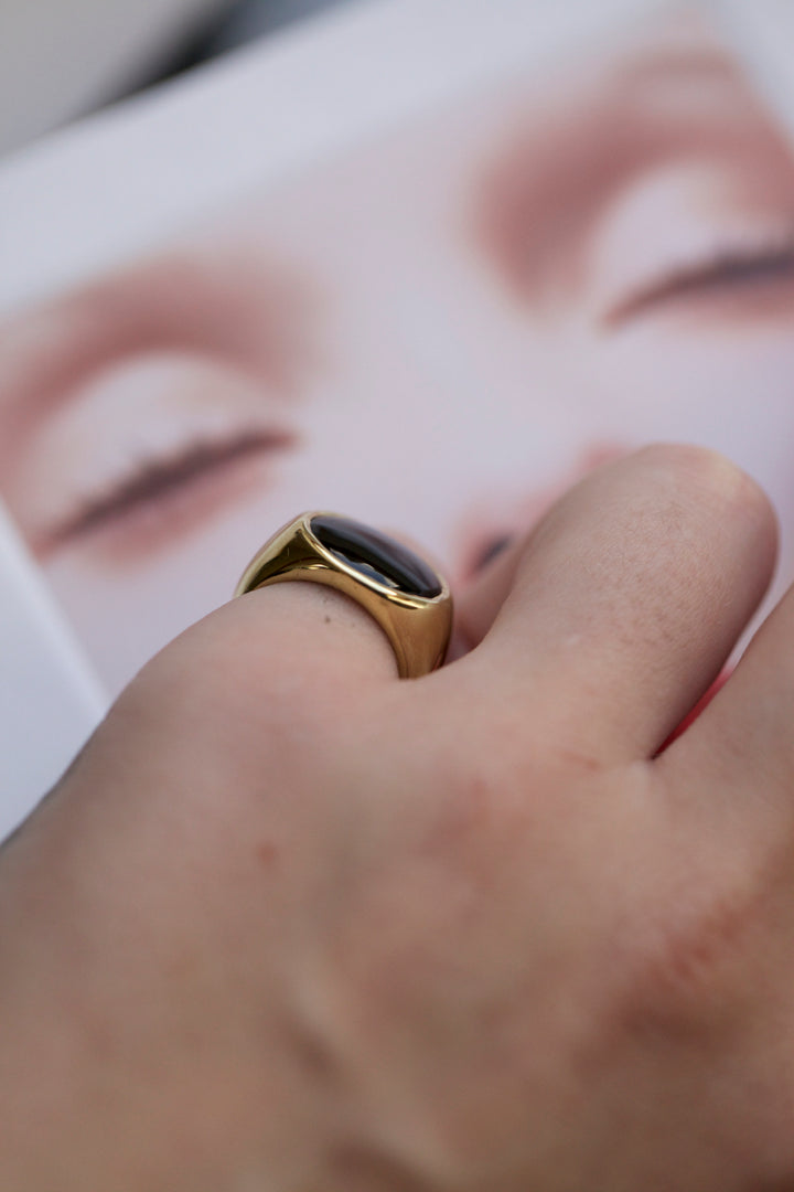 ELISABET SIGNET RING - IN SILVER