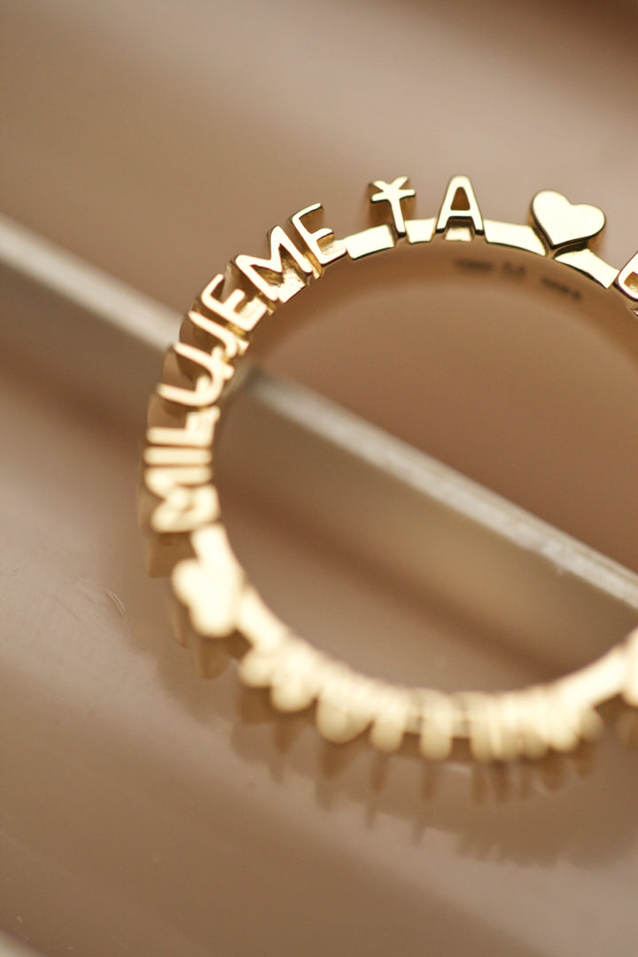 CHAPTER 1 DOUBLE TEXT RING IN 18K GOLD