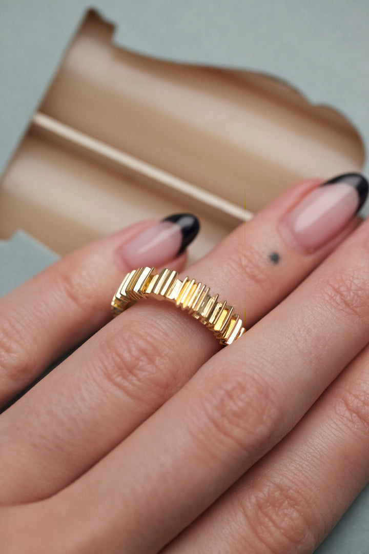 CHAPTER 1 DOUBLE TEXT RING IN 18K GOLD