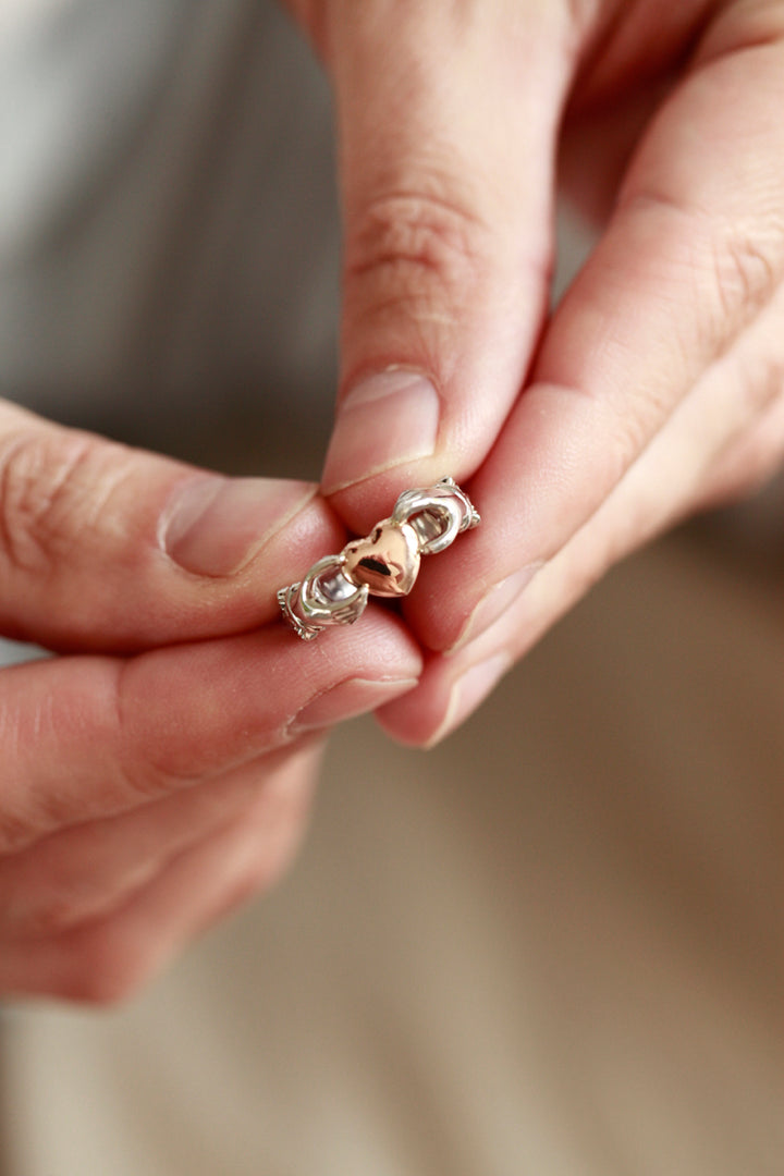CLADDAGH RING WITH ROSE GOLD HEART