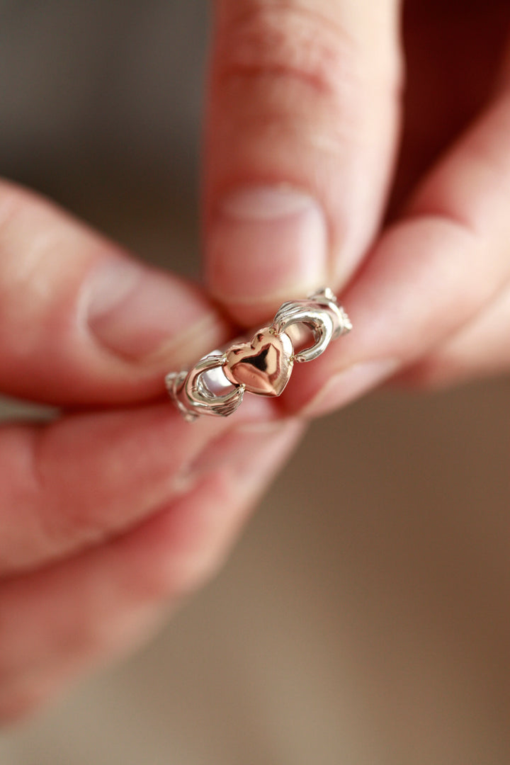 CLADDAGH RING WITH ROSE GOLD HEART