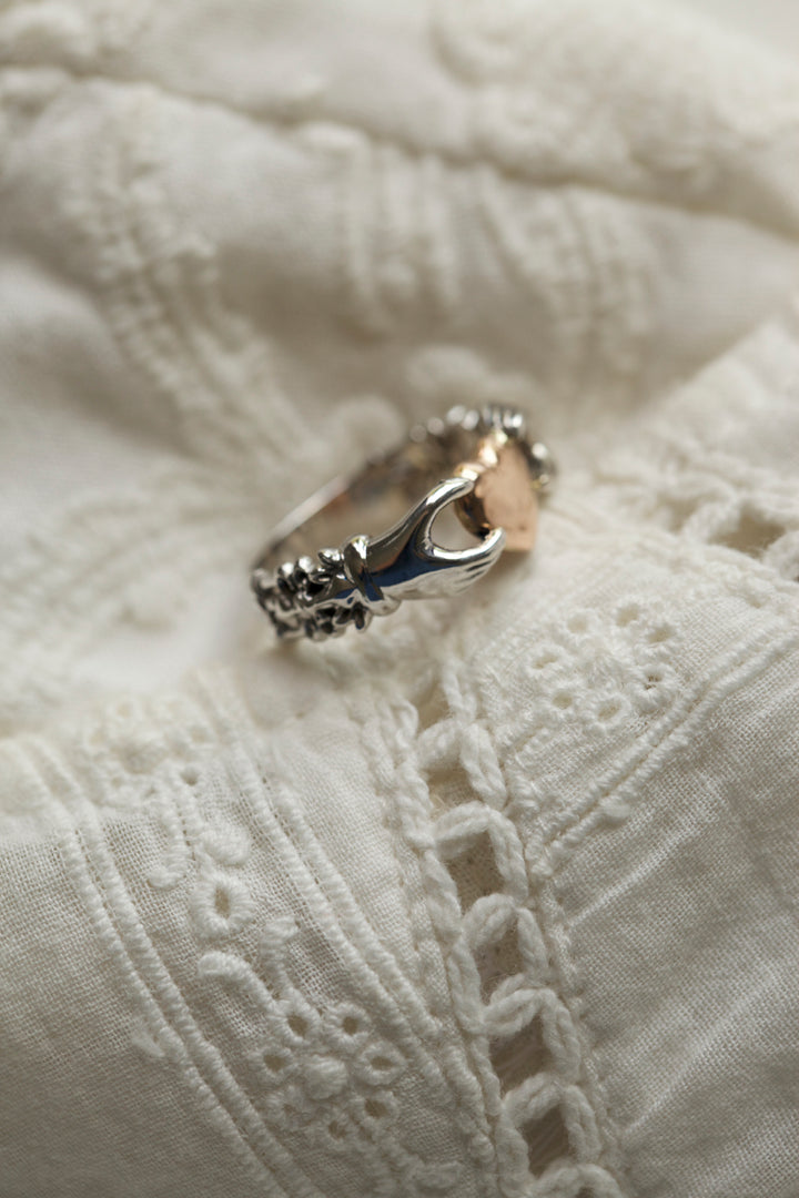 CLADDAGH RING WITH ROSE GOLD HEART