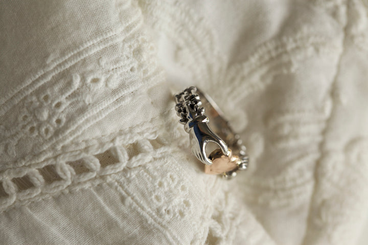 CLADDAGH RING WITH ROSE GOLD HEART