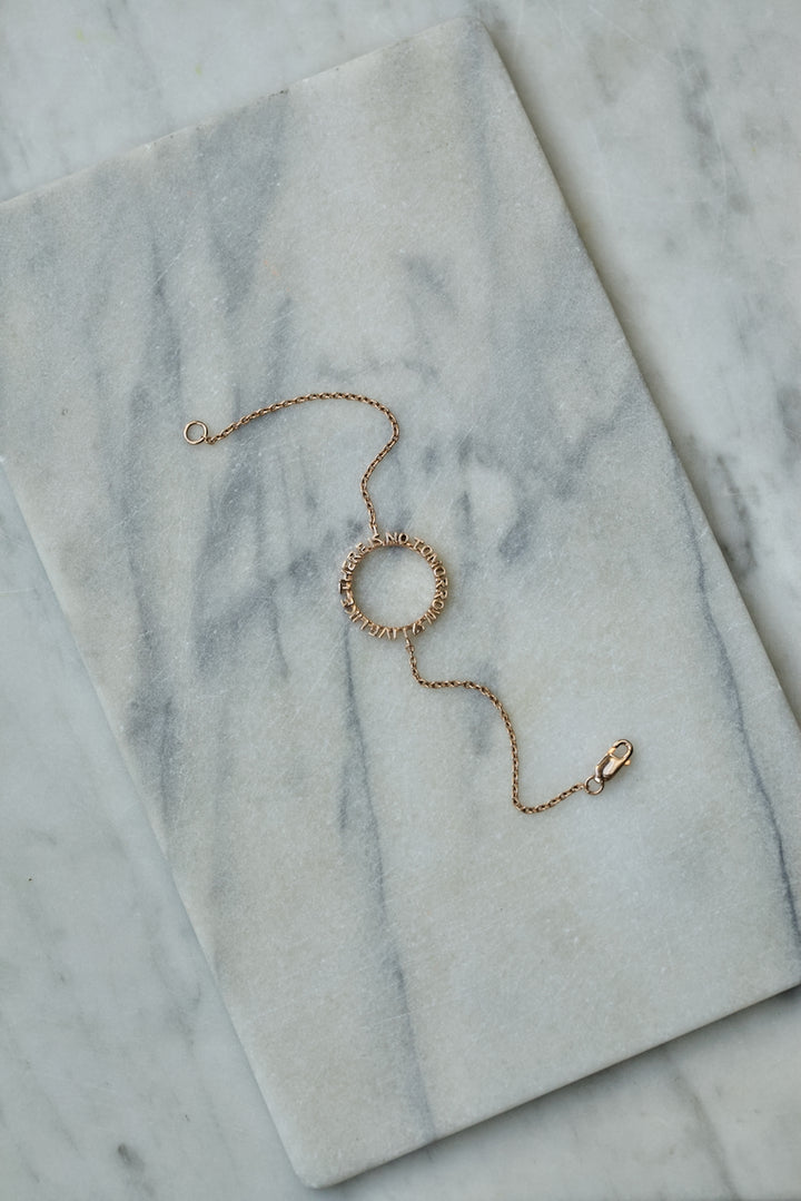 QUOTE BRACELET ON CHAIN IN SILVER