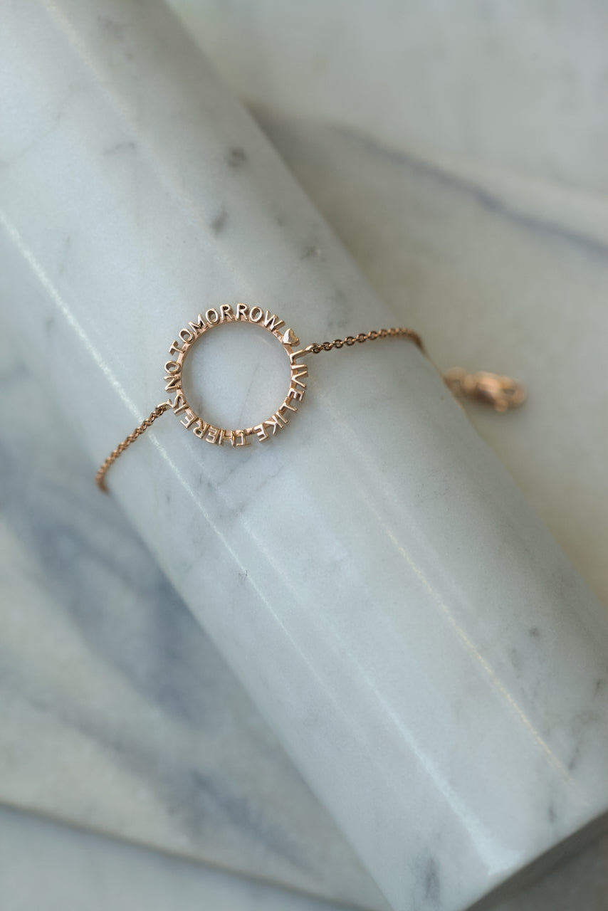 QUOTE BRACELET ON CHAIN IN SILVER