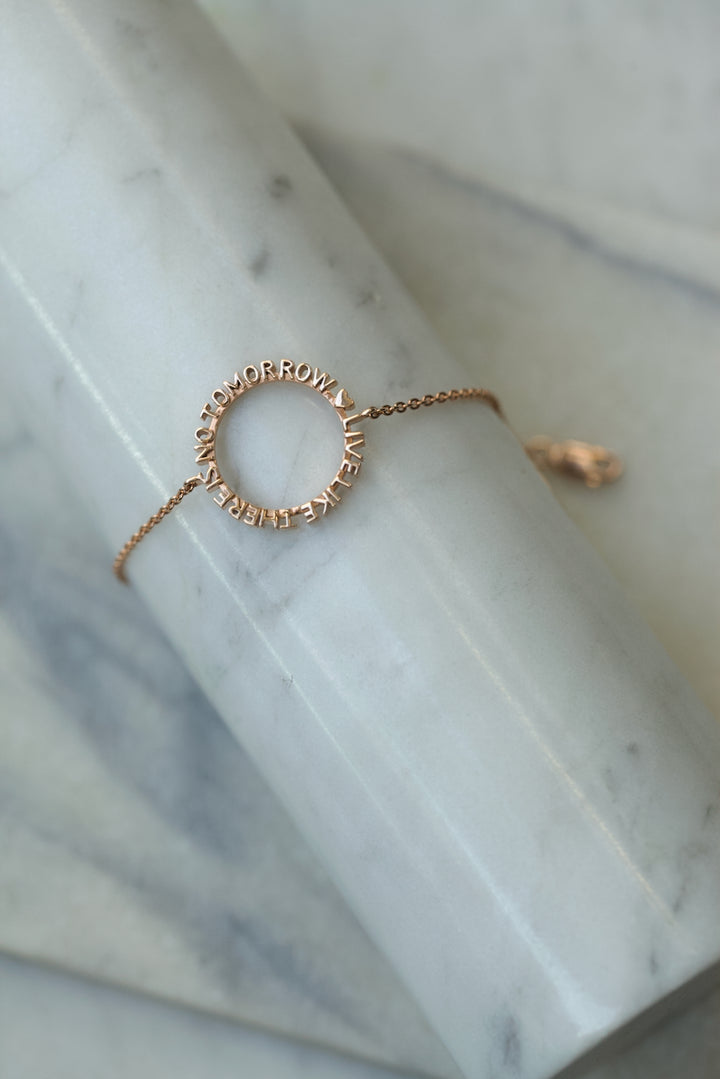 QUOTE BRACELET ON CHAIN IN SILVER